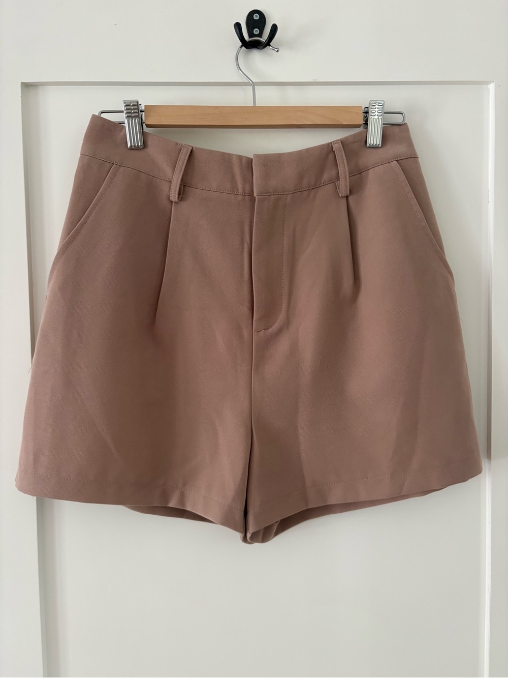 7 For All Mankind Tailored High Waisted Shorts – Size 6 beige neutral color